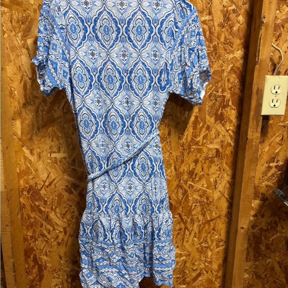 Sugarlips Blue and White V Neck Dress - Picture 10 of 10